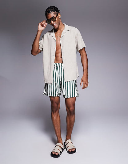 https://images.asos-media.com/products/asos-design-swim-shorts-in-mid-length-in-green-stripe/208750197-3?$n_750w$&wid=750&fit=constrain
