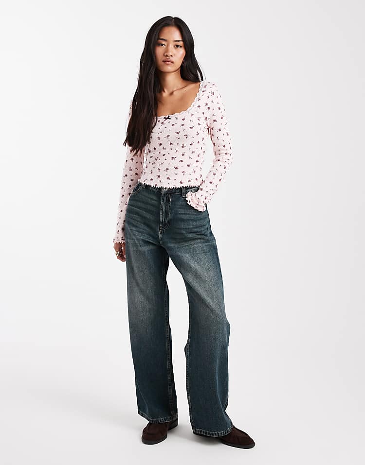 https://images.asos-media.com/products/miss-selfridge-pointelle-square-neck-top-in-floral-print/208757112-2?$n_750w$&wid=750&fit=constrain