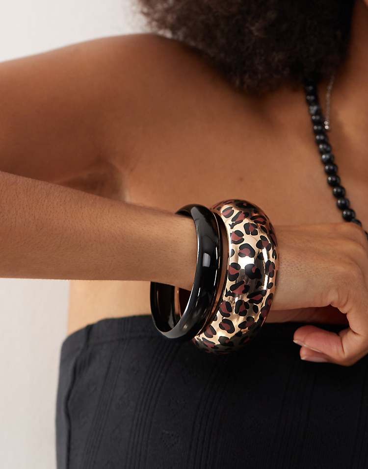 https://images.asos-media.com/products/reclaimed-vintage-festival-bangle-2-pack-in-black-and-gold-leopard-print/208766897-1-multi?$n_750w$&wid=750&fit=constrain