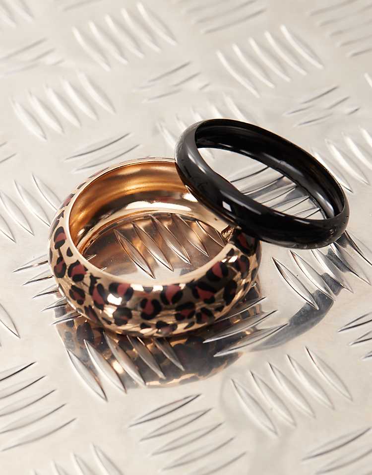 https://images.asos-media.com/products/reclaimed-vintage-festival-bangle-2-pack-in-black-and-gold-leopard-print/208766897-2?$n_750w$&wid=750&fit=constrain