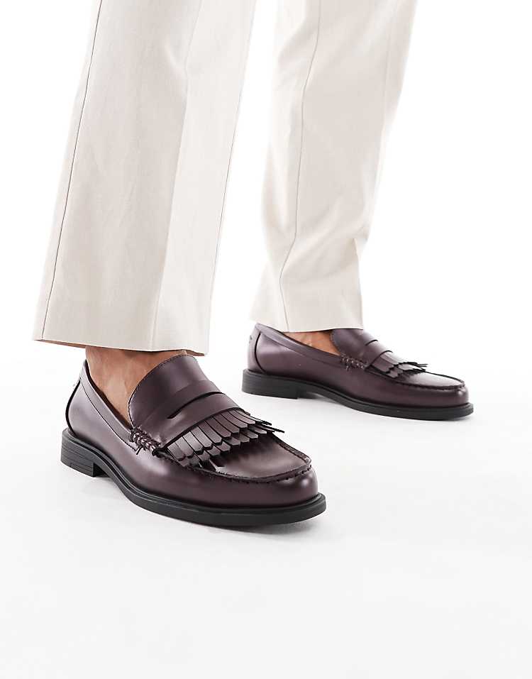 https://images.asos-media.com/products/asos-design-penny-loafers-in-burgundy-with-fringe-detail/208776535-1-burgundy?$n_750w$&wid=750&fit=constrain