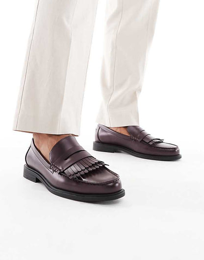 https://images.asos-media.com/products/asos-design-penny-loafers-in-burgundy-with-fringe-detail/208776535-1-burgundy?$n_750w$&wid=750&fit=constrain