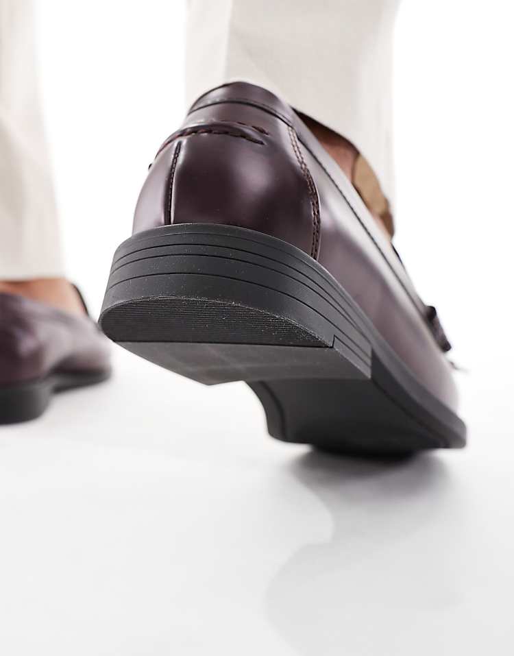 https://images.asos-media.com/products/asos-design-penny-loafers-in-burgundy-with-fringe-detail/208776535-2?$n_750w$&wid=750&fit=constrain