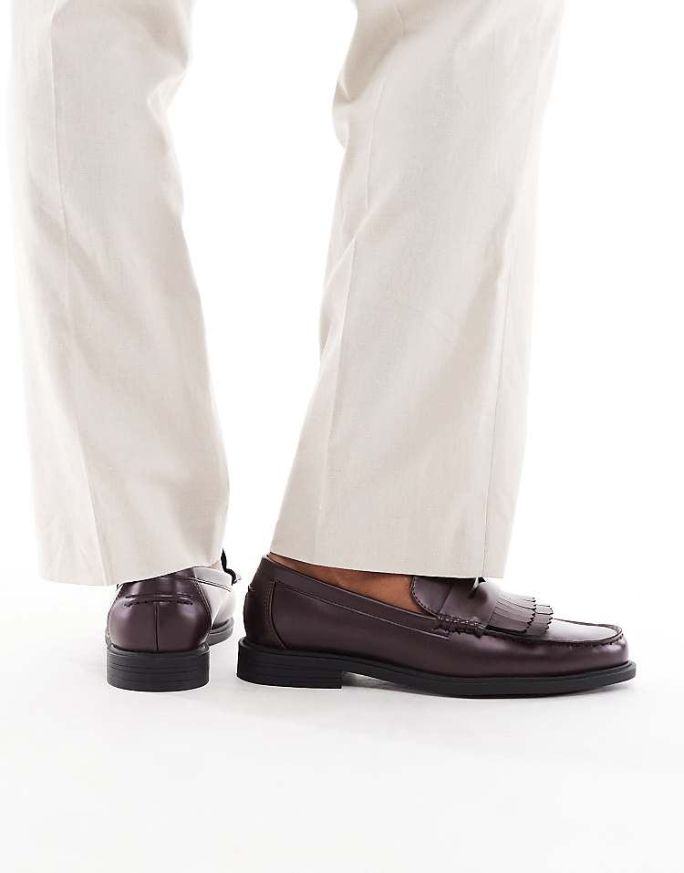 https://images.asos-media.com/products/asos-design-penny-loafers-in-burgundy-with-fringe-detail/208776535-3?$n_750w$&wid=750&fit=constrain