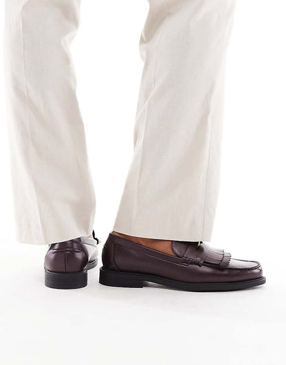 https://images.asos-media.com/products/asos-design-penny-loafers-in-burgundy-with-fringe-detail/208776535-3?$n_750w$&wid=750&fit=constrain