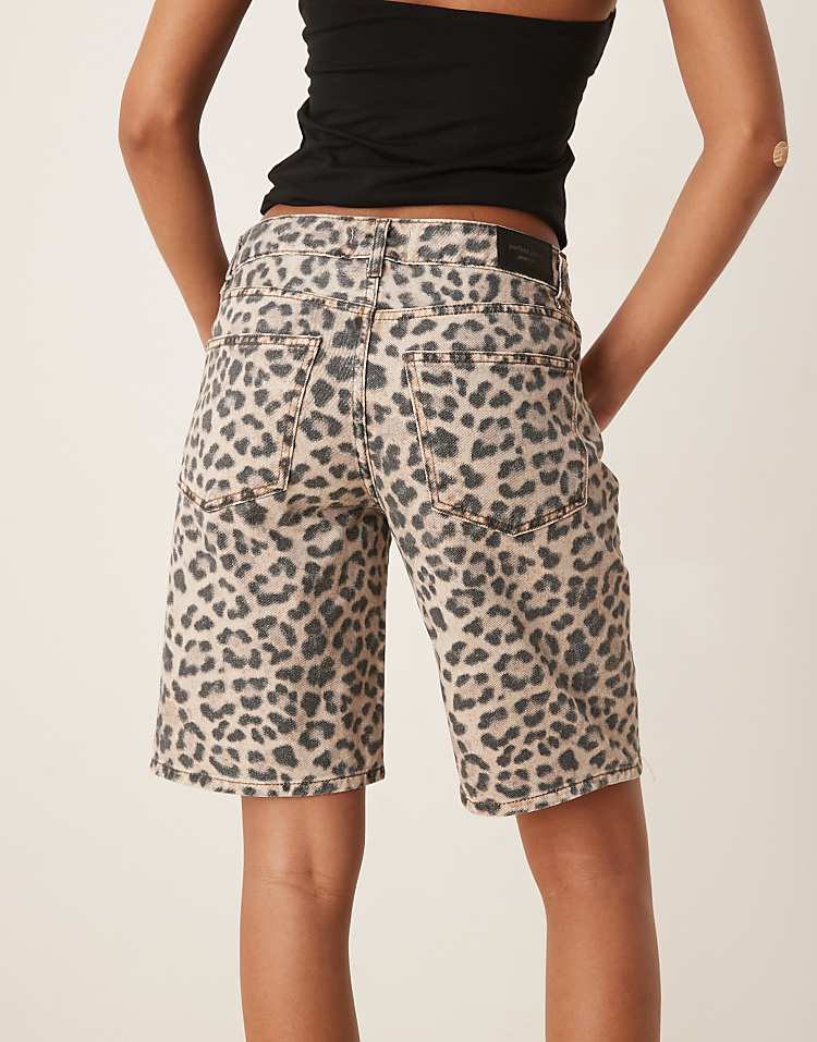 https://images.asos-media.com/products/gina-tricot-denim-jorts-in-leopard-print/208777534-3?$n_750w$&wid=750&fit=constrain
