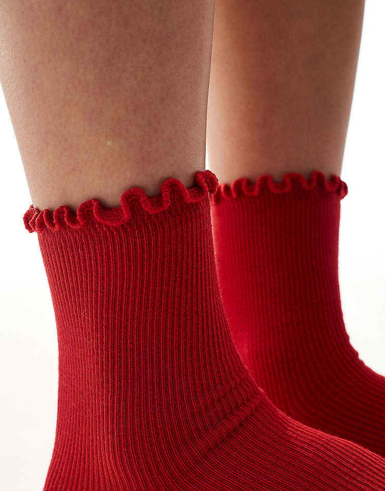https://images.asos-media.com/products/asos-design-frill-top-ankle-socks-in-red/208787003-2?$n_750w$&wid=750&fit=constrain