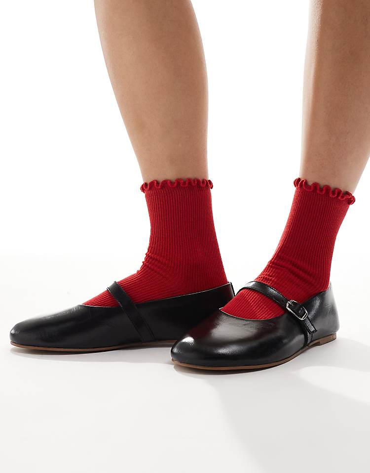 https://images.asos-media.com/products/asos-design-frill-top-ankle-socks-in-red/208787003-3?$n_750w$&wid=750&fit=constrain