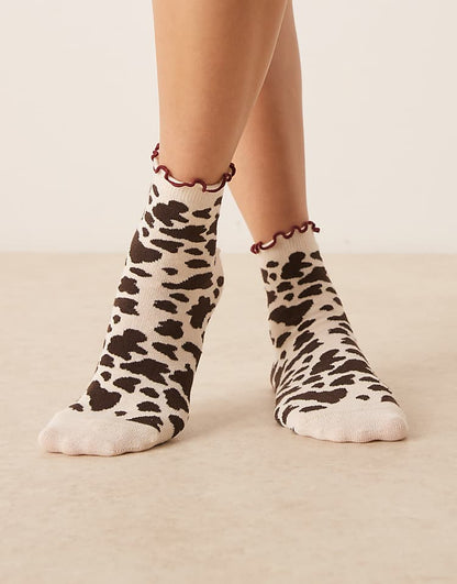 https://images.asos-media.com/products/asos-design-cow-print-socks-with-frill-top-in-cream-multi/208787037-1-multi?$n_750w$&wid=750&fit=constrain