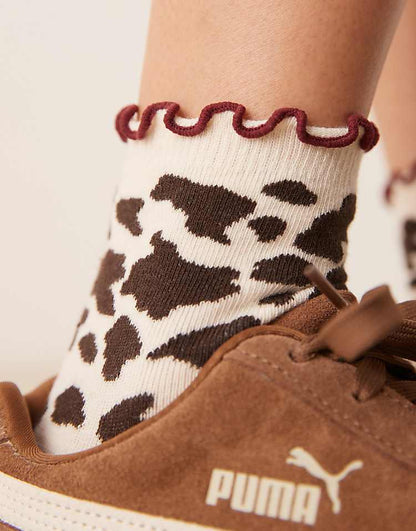 https://images.asos-media.com/products/asos-design-cow-print-socks-with-frill-top-in-cream-multi/208787037-2?$n_750w$&wid=750&fit=constrain