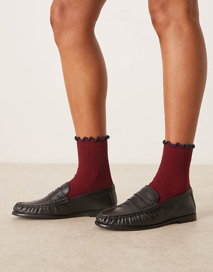 https://images.asos-media.com/products/asos-design-frill-top-ankle-socks-in-burgundy/208787055-1-burgundy?$n_750w$&wid=750&fit=constrain