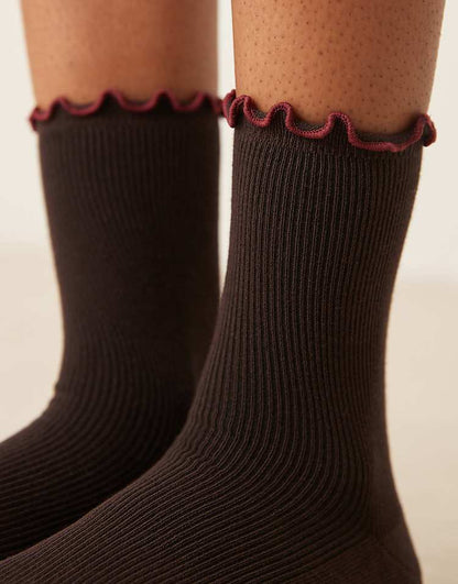 https://images.asos-media.com/products/asos-design-frill-top-ankle-socks-in-chocolate/208787158-3?$n_750w$&wid=750&fit=constrain
