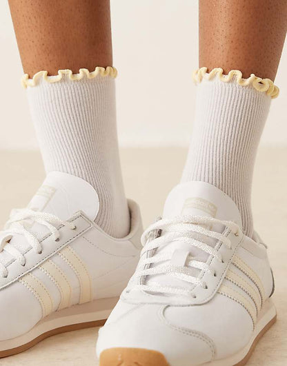 https://images.asos-media.com/products/asos-design-frill-top-ankle-socks-in-white/208787172-1-white?$n_750w$&wid=750&fit=constrain