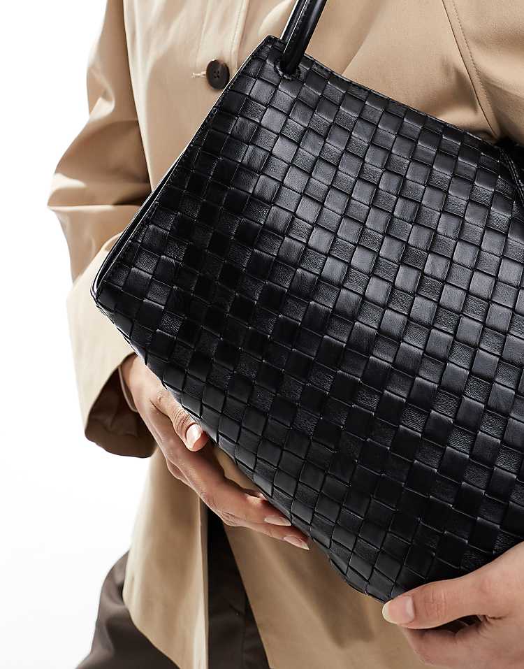 https://images.asos-media.com/products/asos-design-tubular-handle-vase-tote-bag-in-black-weave/208788604-4?$n_750w$&wid=750&fit=constrain
