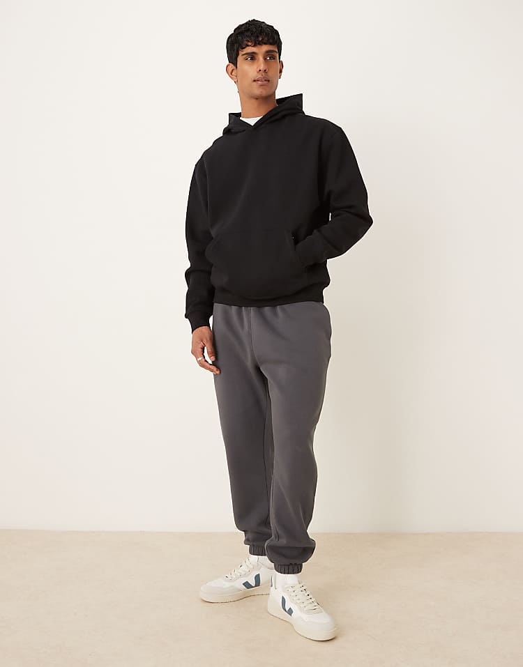 https://images.asos-media.com/products/asos-design-essential-tapered-sweatpants-in-washed-black/208788629-2?$n_750w$&wid=750&fit=constrain