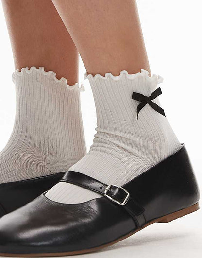 https://images.asos-media.com/products/other-stories-black-bow-ankle-socks-in-white/208833730-1-white?$n_750w$&wid=750&fit=constrain