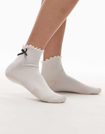 https://images.asos-media.com/products/other-stories-black-bow-ankle-socks-in-white/208833730-2?$n_750w$&wid=750&fit=constrain