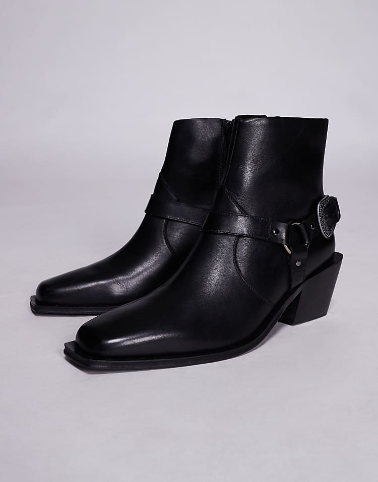 https://images.asos-media.com/products/asos-design-chelsea-boots-in-black-leather-with-buckle-and-cuban-heel/208883948-1-black?$n_750w$&wid=750&fit=constrain