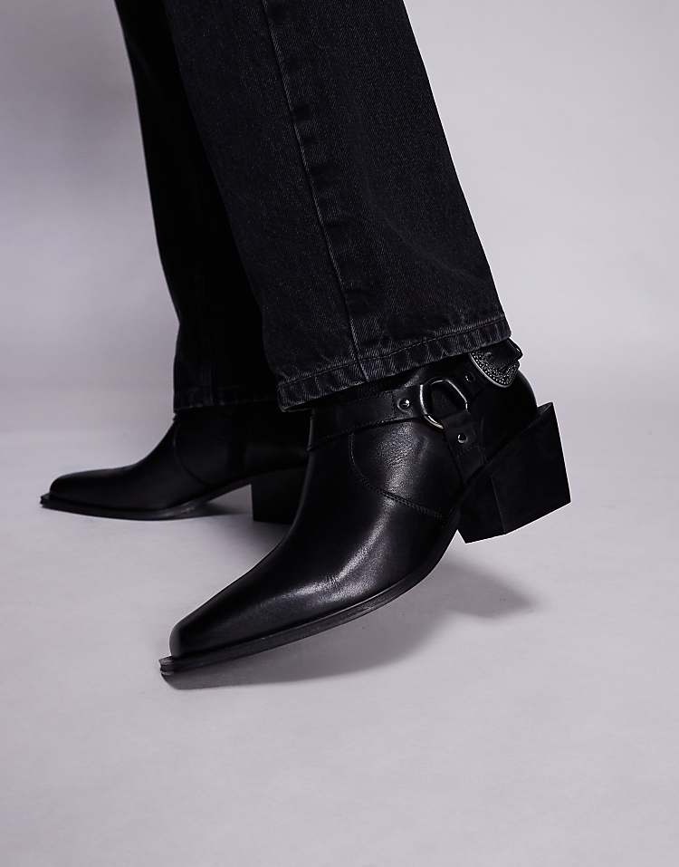 https://images.asos-media.com/products/asos-design-chelsea-boots-in-black-leather-with-buckle-and-cuban-heel/208883948-4?$n_750w$&wid=750&fit=constrain