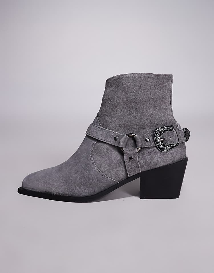 https://images.asos-media.com/products/asos-design-chelsea-boots-in-gray-suede-with-buckles-and-cuban-heels/208883976-2?$n_750w$&wid=750&fit=constrain