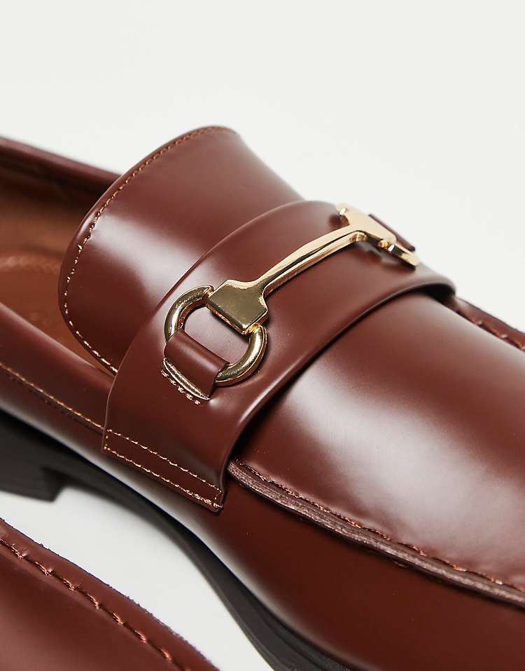 https://images.asos-media.com/products/asos-design-penny-loafers-in-brown-with-gold-snaffle/208932116-2?$n_750w$&wid=750&fit=constrain