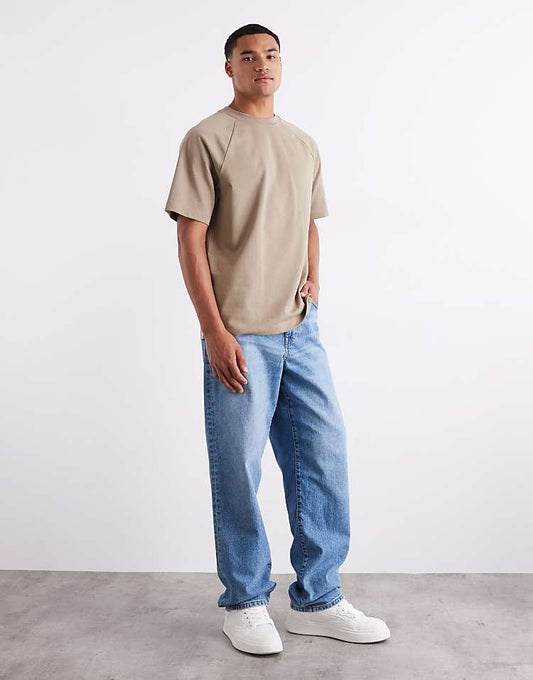 https://images.asos-media.com/products/asos-design-baggy-jeans-in-mid-wash-blue/208939713-1-midwashblue?$n_750w$&wid=750&fit=constrain