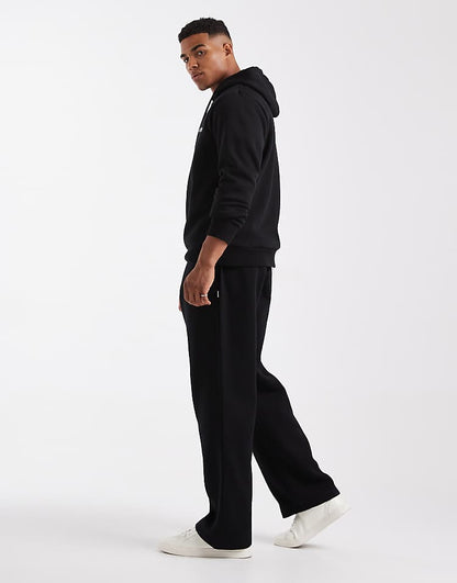 https://images.asos-media.com/products/jack-jones-wide-leg-sweatpants-in-black/208949257-3?$n_750w$&wid=750&fit=constrain