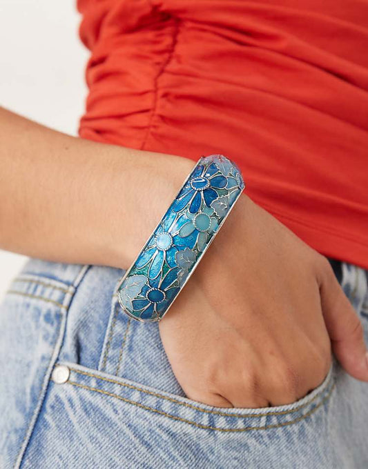 https://images.asos-media.com/products/asos-design-chunky-bangle-with-floral-detailing/208985536-1-multi?$n_750w$&wid=750&fit=constrain