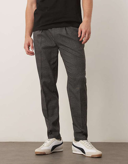 https://images.asos-media.com/products/asos-design-tapered-dress-pants-in-black-plaid-with-front-pleat/209016195-1-black?$n_750w$&wid=750&fit=constrain