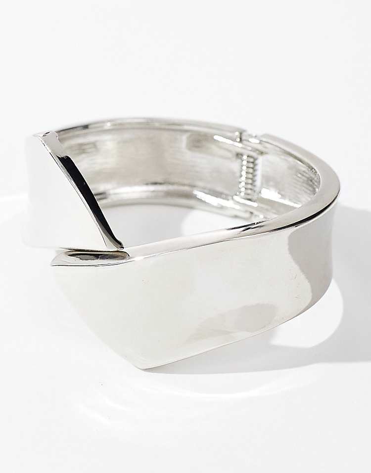 https://images.asos-media.com/products/asos-design-cuff-bracelet-with-square-wraparound-detail-in-silver-tone/209026627-2?$n_750w$&wid=750&fit=constrain