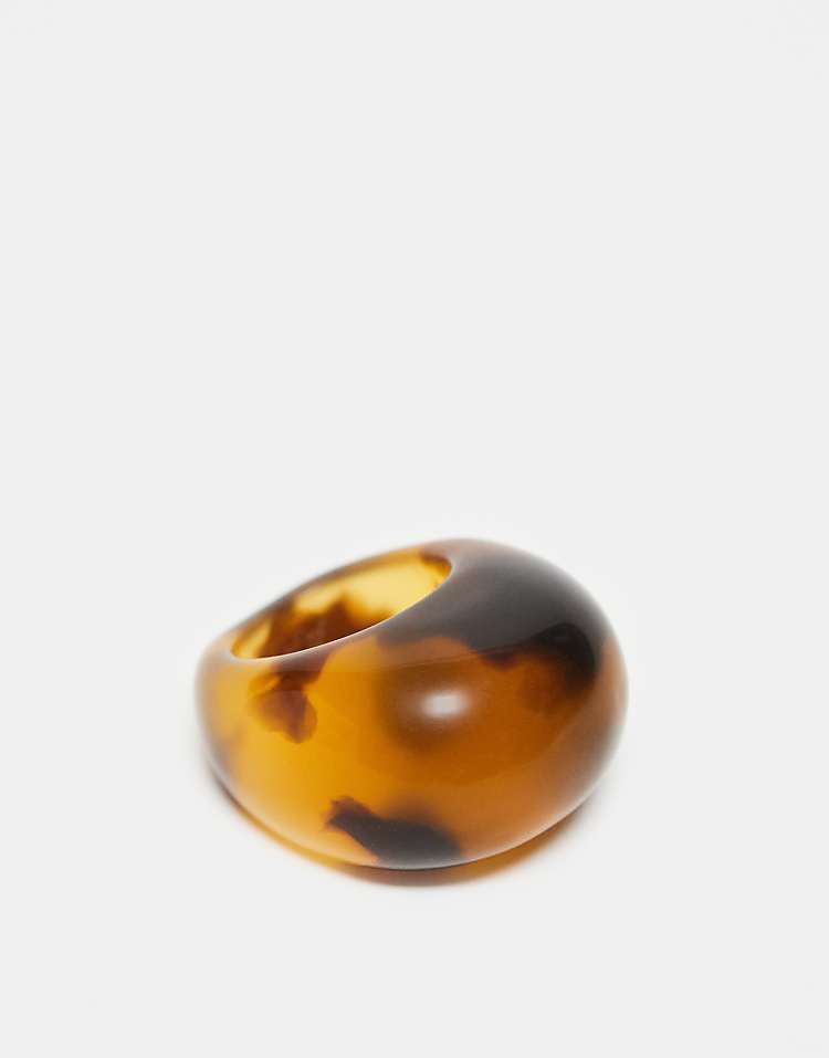 https://images.asos-media.com/products/arket-acetate-chunky-ring-in-brown-tortoise/209027904-1-brown?$n_750w$&wid=750&fit=constrain