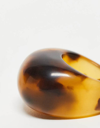 https://images.asos-media.com/products/arket-acetate-chunky-ring-in-brown-tortoise/209027904-2?$n_750w$&wid=750&fit=constrain
