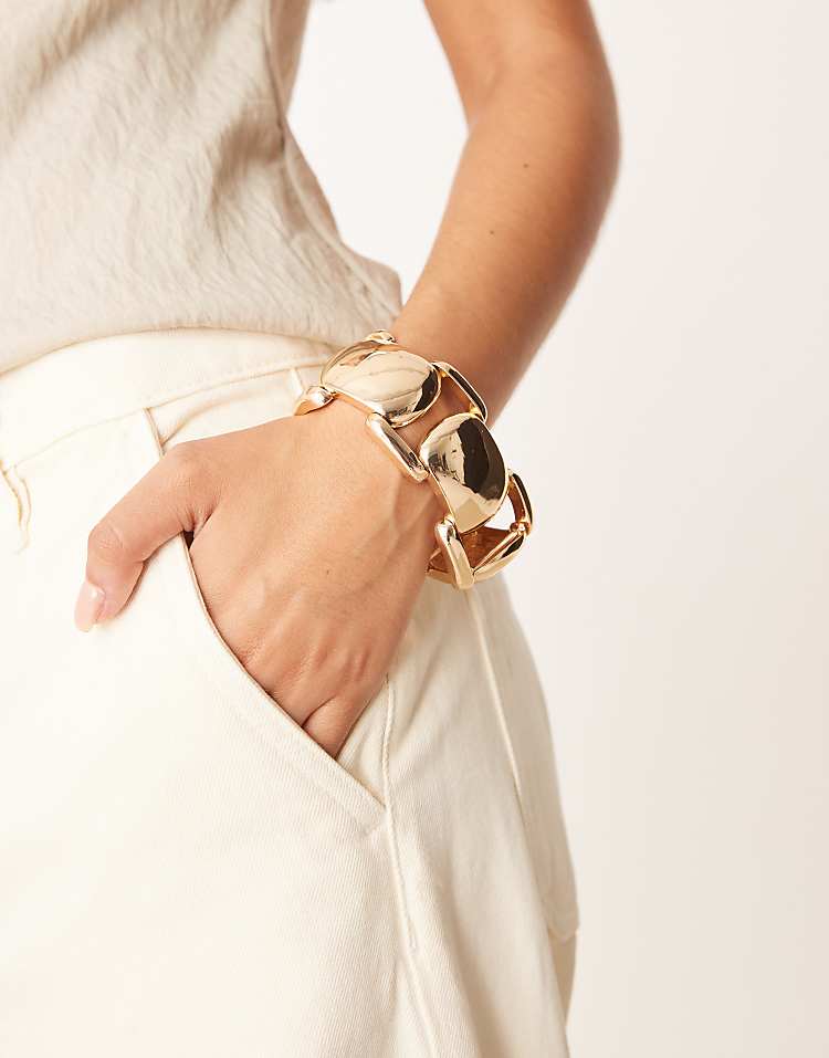 https://images.asos-media.com/products/asos-design-chunky-bracelet-with-vintage-style-design-in-gold-tone/209042232-1-gold?$n_750w$&wid=750&fit=constrain