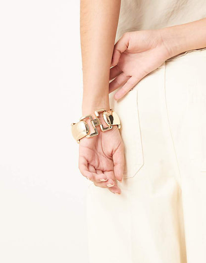 https://images.asos-media.com/products/asos-design-chunky-bracelet-with-vintage-style-design-in-gold-tone/209042232-3?$n_750w$&wid=750&fit=constrain