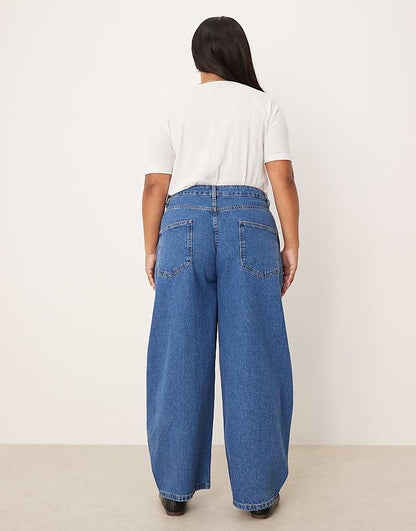 https://images.asos-media.com/products/asos-design-curve-high-waisted-barrel-leg-jeans-in-mid-blue/209072873-2?$n_750w$&wid=750&fit=constrain