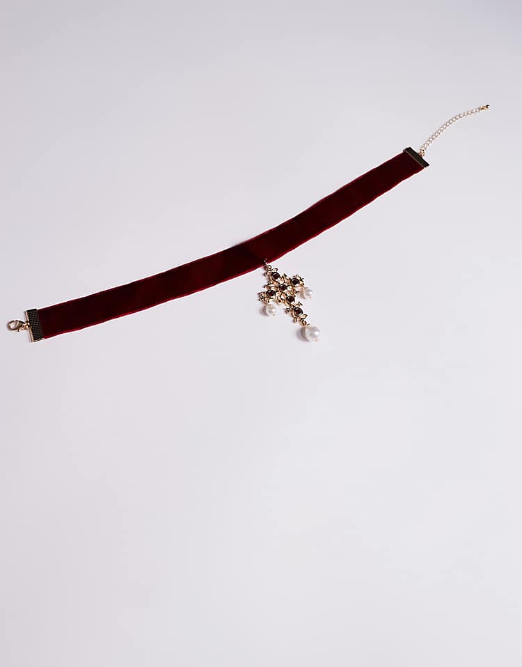 https://images.asos-media.com/products/asos-design-halloween-velvet-choker-with-cross-and-faux-pearl-details-in-burgundy/209079318-2?$n_750w$&wid=750&fit=constrain