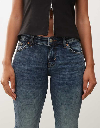 https://images.asos-media.com/products/weekday-katsumi-low-waist-flared-jeans-in-dark-blue-wash/209080664-4?$n_750w$&wid=750&fit=constrain