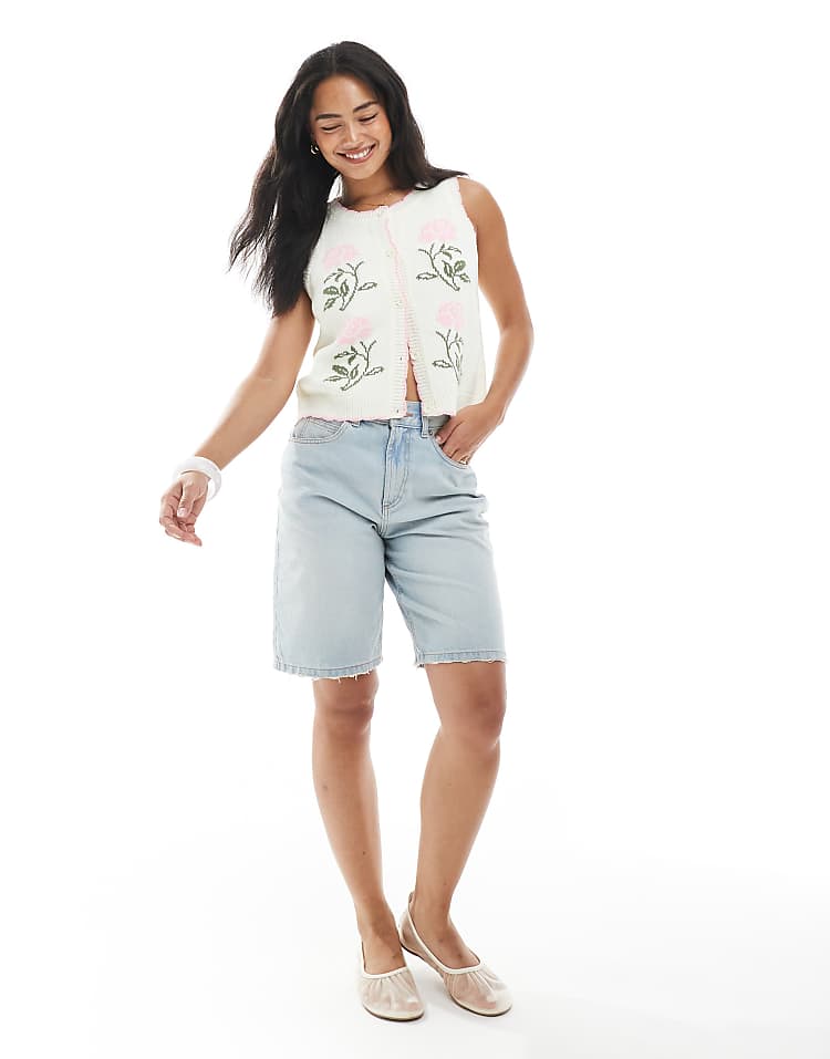 https://images.asos-media.com/products/miss-selfridge-floral-sleeveless-cardigan-in-cream/209228687-2?$n_750w$&wid=750&fit=constrain
