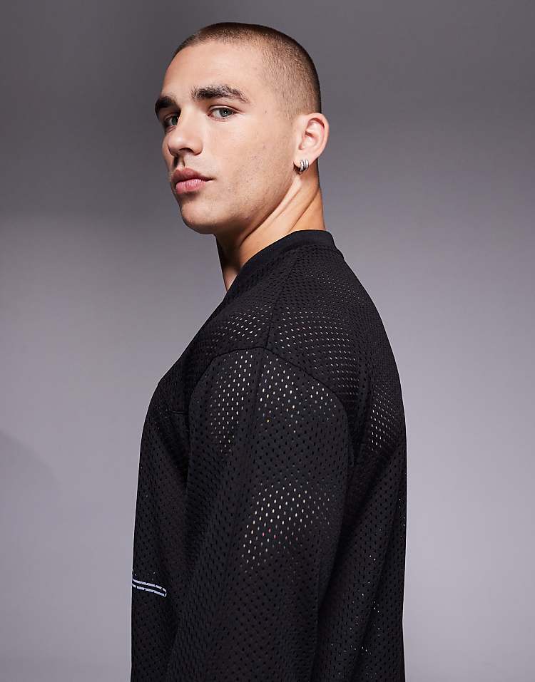 https://images.asos-media.com/products/asos-design-relaxed-long-sleeve-t-shirt-with-sports-graphic-in-washed-black-airtex/209234460-2?$n_750w$&wid=750&fit=constrain