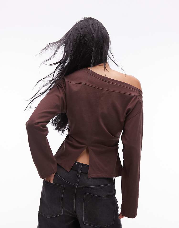 https://images.asos-media.com/products/asos-design-long-sleeve-off-shoulder-corset-waist-tee-in-chocolate/209251488-3?$n_750w$&wid=750&fit=constrain