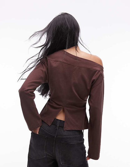 https://images.asos-media.com/products/asos-design-long-sleeve-off-shoulder-corset-waist-tee-in-chocolate/209251488-3?$n_750w$&wid=750&fit=constrain