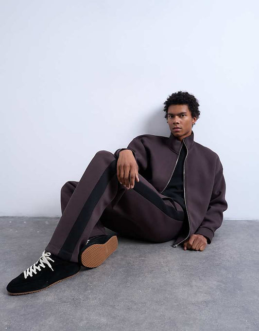 https://images.asos-media.com/products/topman-baggy-stripe-panel-sweatpants-in-brown/209293360-1-brown?$n_750w$&wid=750&fit=constrain