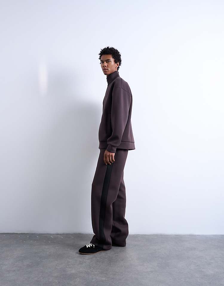 https://images.asos-media.com/products/topman-baggy-stripe-panel-sweatpants-in-brown/209293360-2?$n_750w$&wid=750&fit=constrain