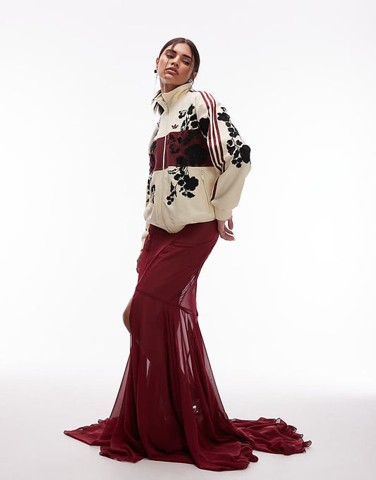 https://images.asos-media.com/products/asos-design-chiffon-maxi-skirt-with-train-in-burgundy/209342159-1-burgundy?$n_750w$&wid=750&fit=constrain