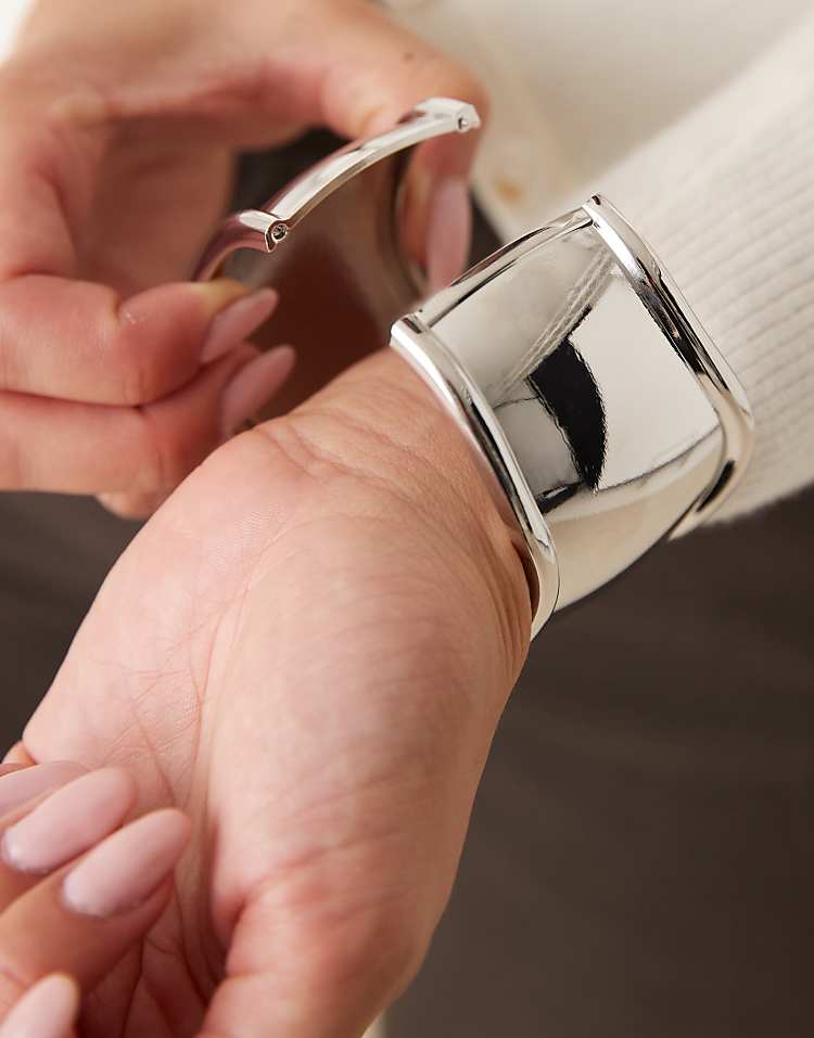 https://images.asos-media.com/products/asos-design-chunky-bangle-in-silver-tone/209395552-3?$n_750w$&wid=750&fit=constrain