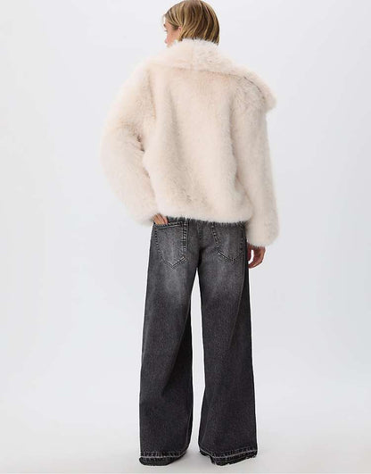 https://images.asos-media.com/products/stradivarius-cropped-faux-fur-jacket-in-ecru/209474109-4?$n_750w$&wid=750&fit=constrain
