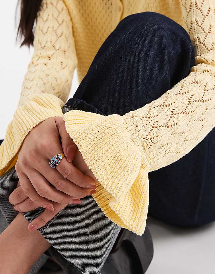 https://images.asos-media.com/products/miss-selfridge-peplum-knit-cardigan-in-buttermilk/209527481-3?$n_750w$&wid=750&fit=constrain