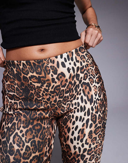 https://images.asos-media.com/products/asos-design-bengaline-capri-pants-with-slit-at-sides-in-leopard-print/209556292-3?$n_750w$&wid=750&fit=constrain