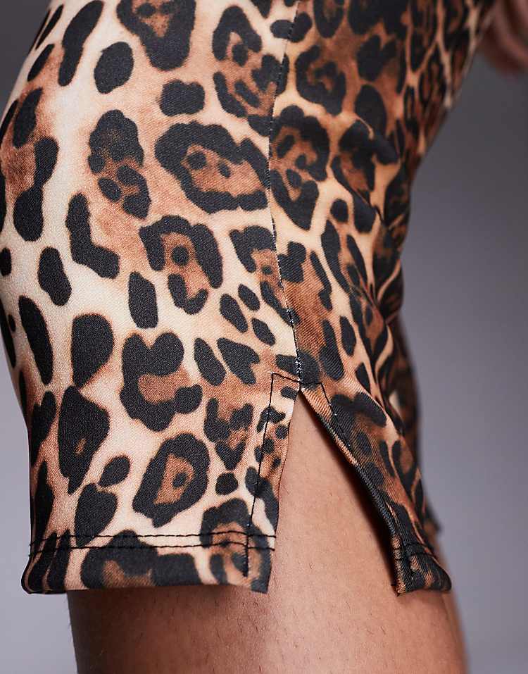 https://images.asos-media.com/products/asos-design-bengaline-capri-pants-with-slit-at-sides-in-leopard-print/209556292-5?$n_750w$&wid=750&fit=constrain