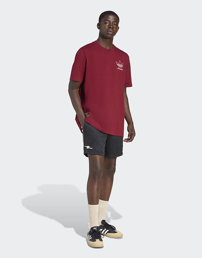https://images.asos-media.com/products/adidas-originals-arsenal-terrace-icons-shorts-in-black/209611117-3?$n_750w$&wid=750&fit=constrain
